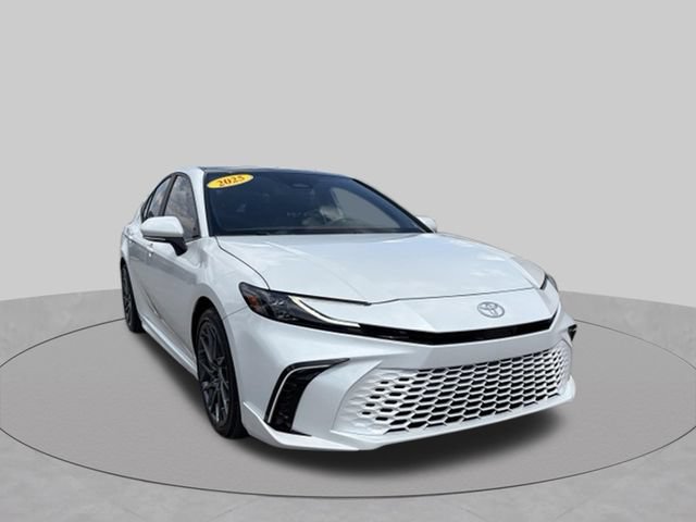 Used 2025 Toyota Camry XSE FWD image 8