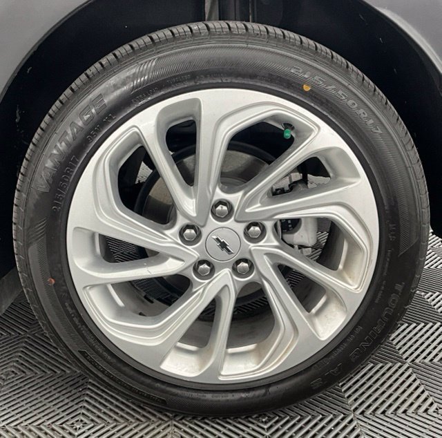 Used 2022 Chevrolet Bolt EUV LT w/ Comfort Package FWD image 19