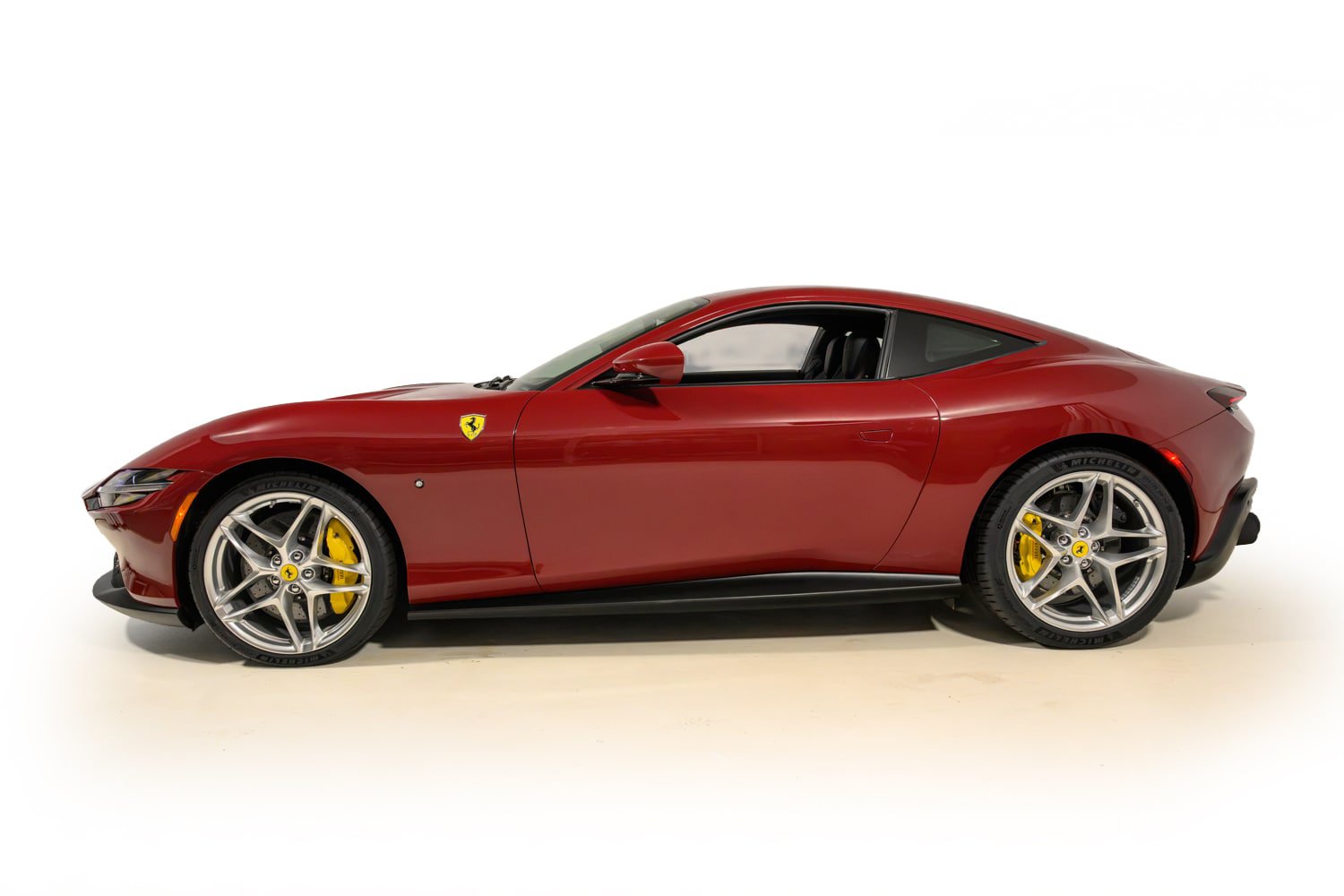 Certified 2022 Ferrari Roma RWD image 3