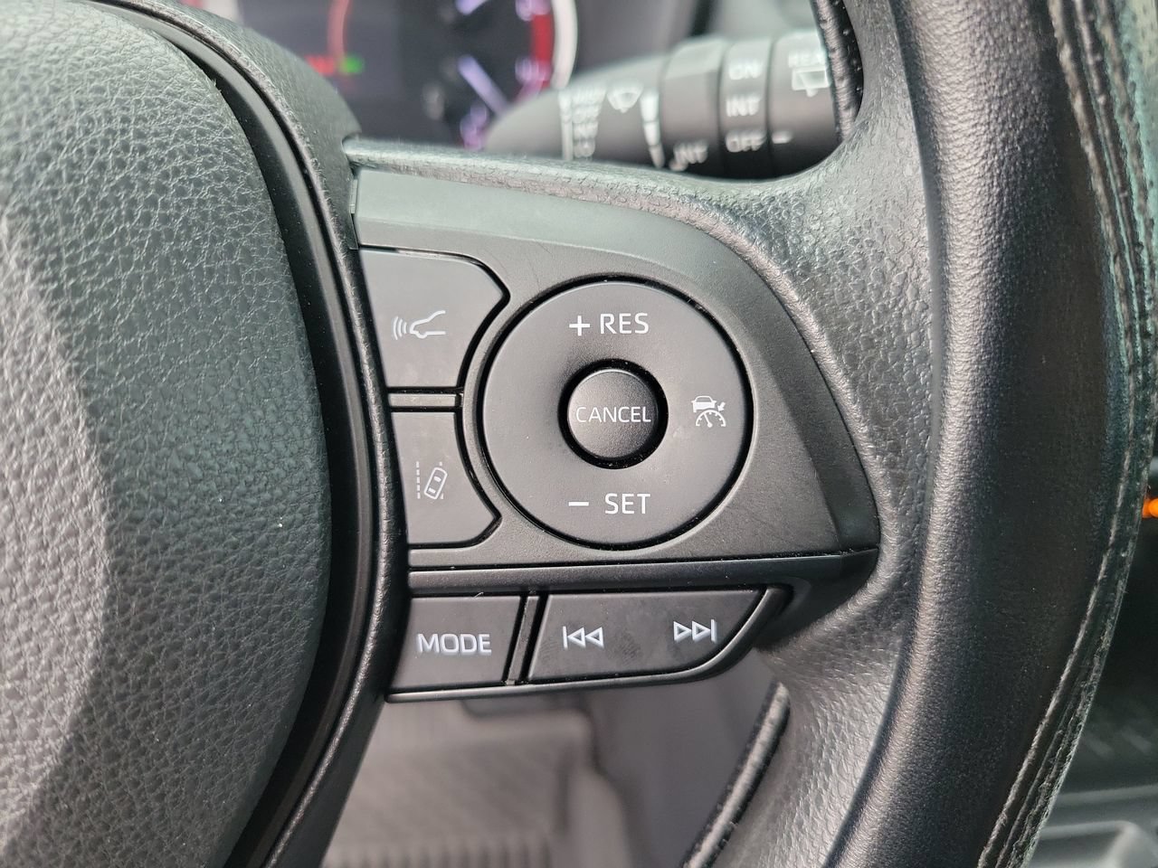 Used 2024 Toyota RAV4 XLE w/ Convenience Package FWD image 21