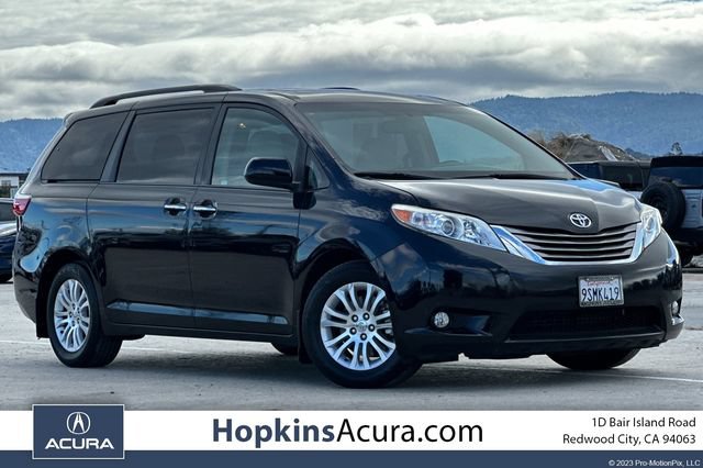 Used 2017 Toyota Sienna XLE w/ XLE Navigation Package FWD image 1
