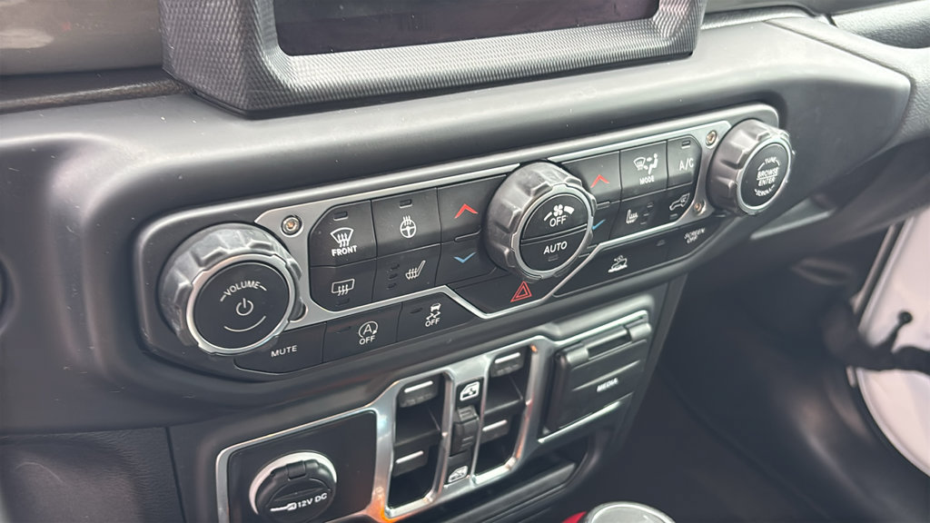 Used 2023 Jeep Wrangler Unlimited Sahara w/ Cold Weather Group AWD/4WD image 19