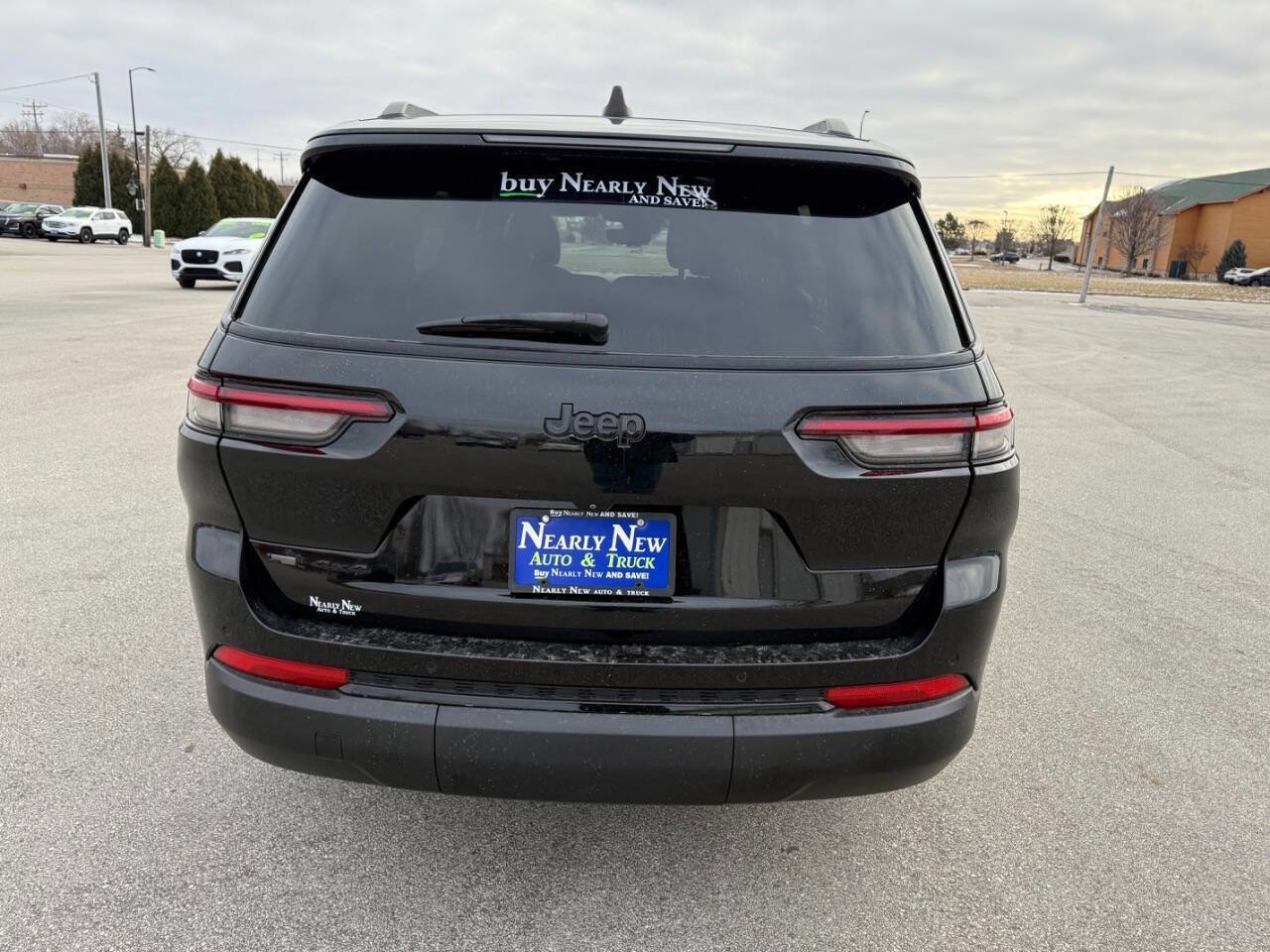 Used 2022 Jeep Grand Cherokee L Laredo image 8