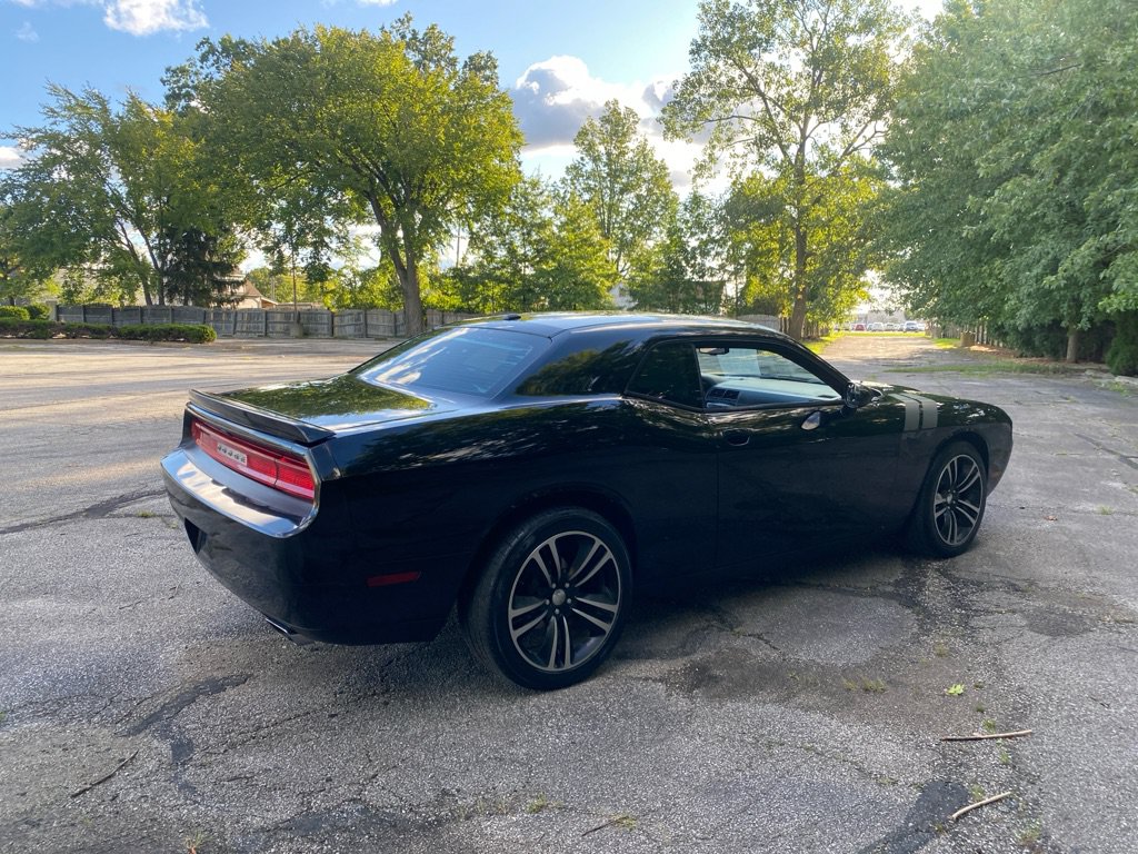 Used 2012 Dodge Challenger R/T RWD image 5