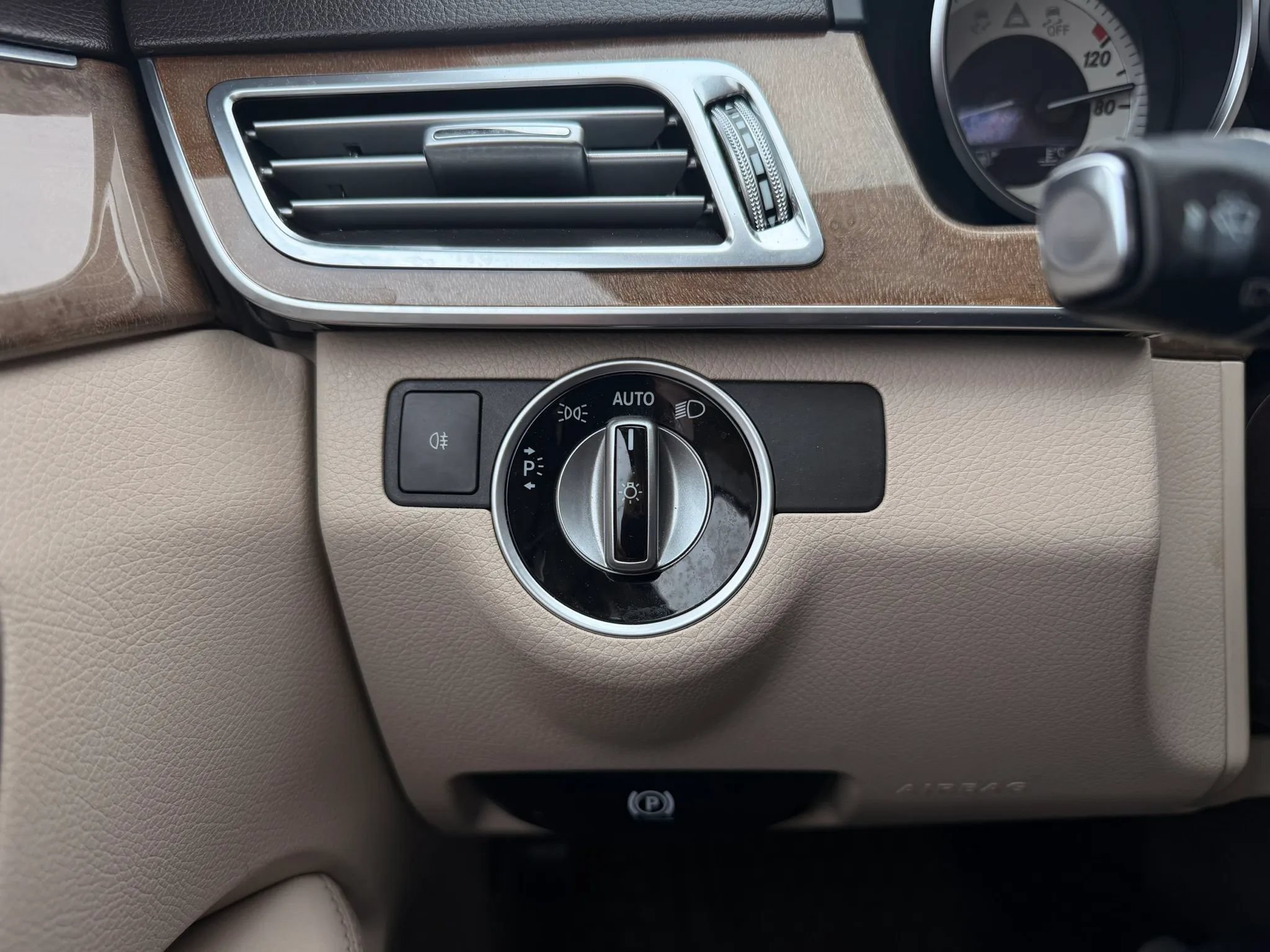 Used 2014 Mercedes-Benz E 350 Sedan image 15