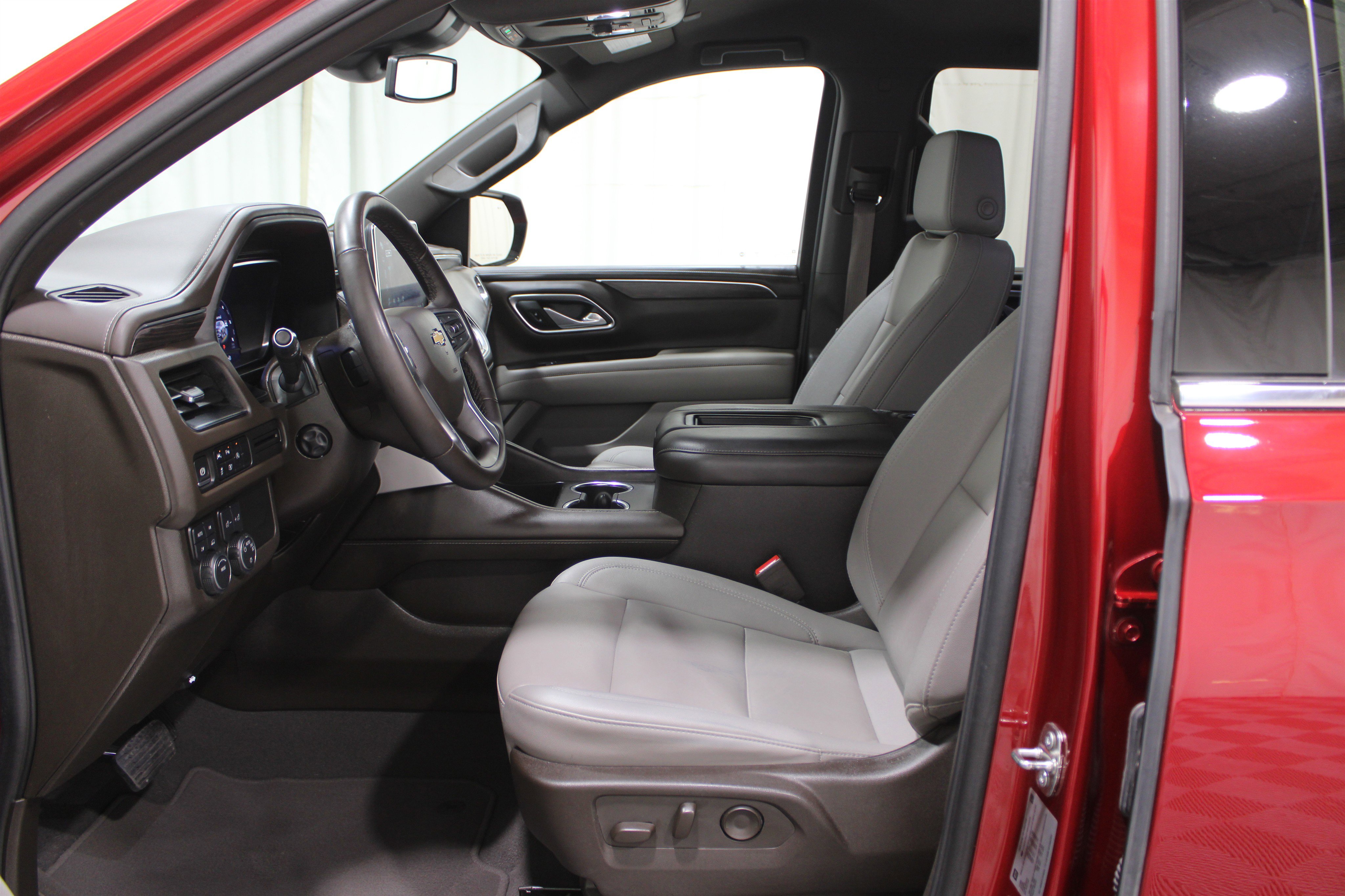 Used 2024 Chevrolet Tahoe LT w/ Luxury Package image 3