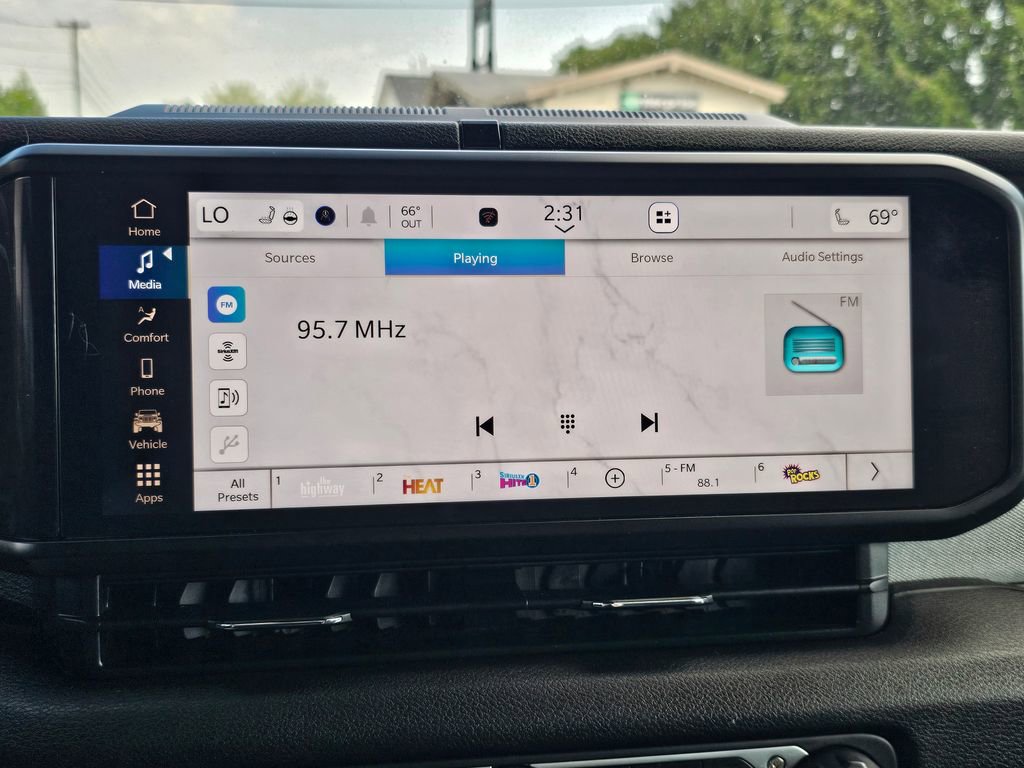 Used 2024 Jeep Wrangler Unlimited w/ Convenience Group AWD/4WD image 6