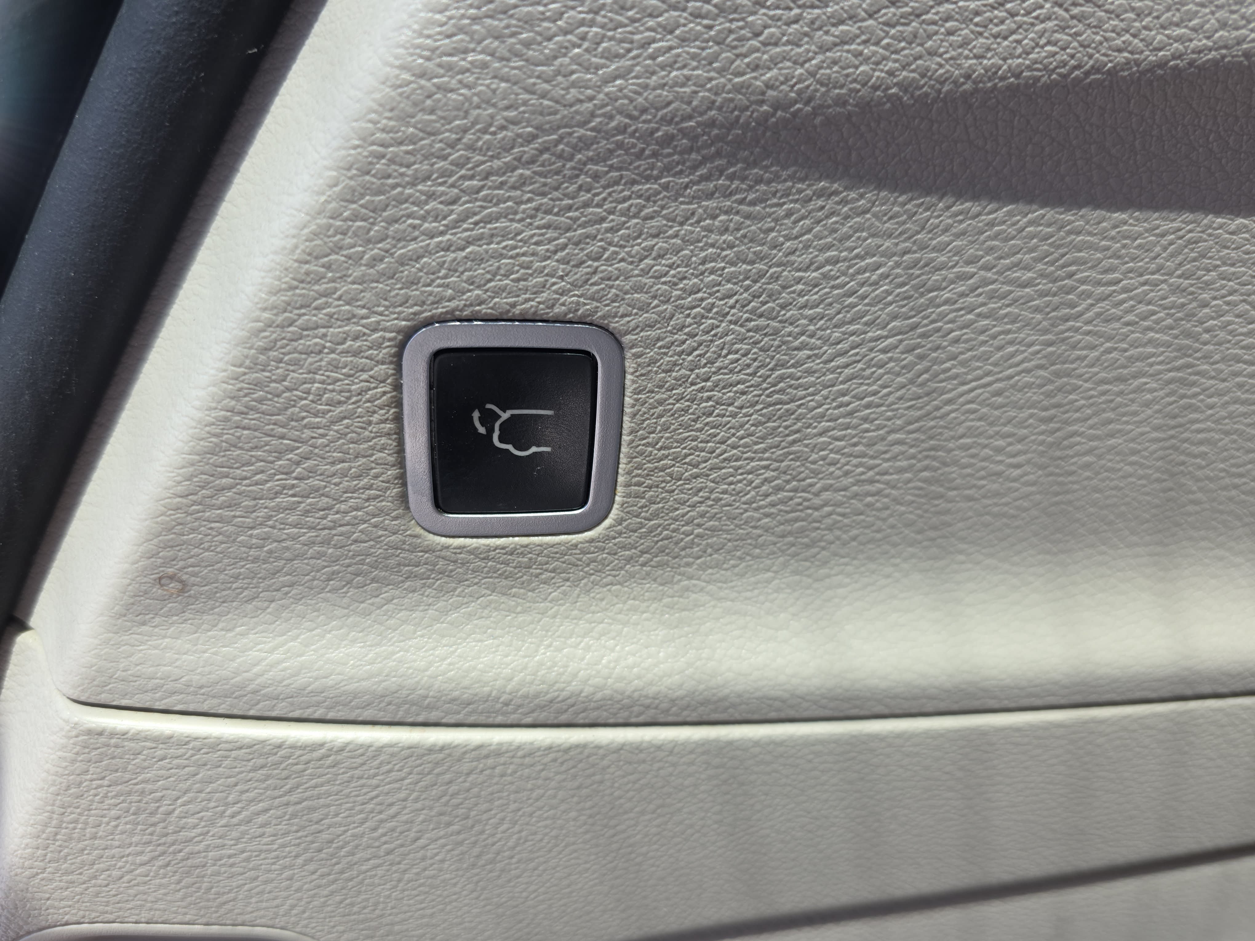 Used 2017 Chrysler Pacifica Limited FWD image 11