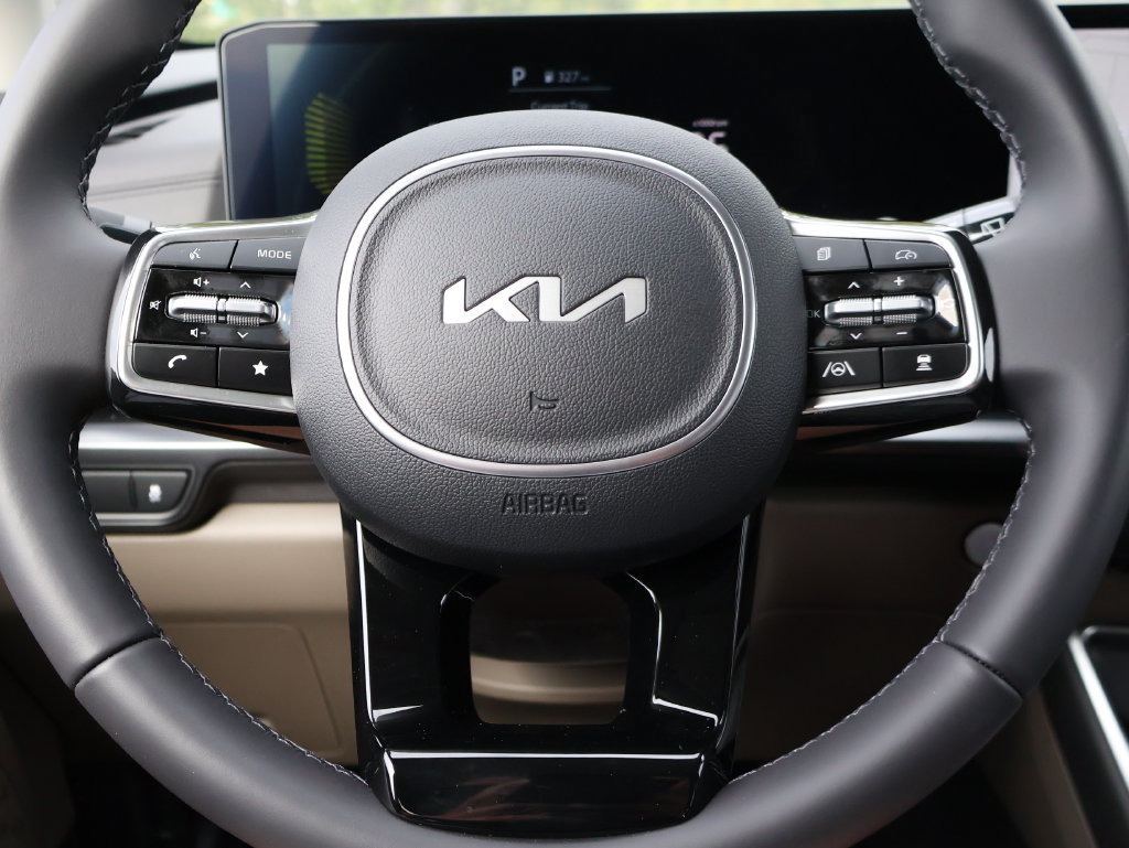 New 2025 Kia Carnival FWD image 31