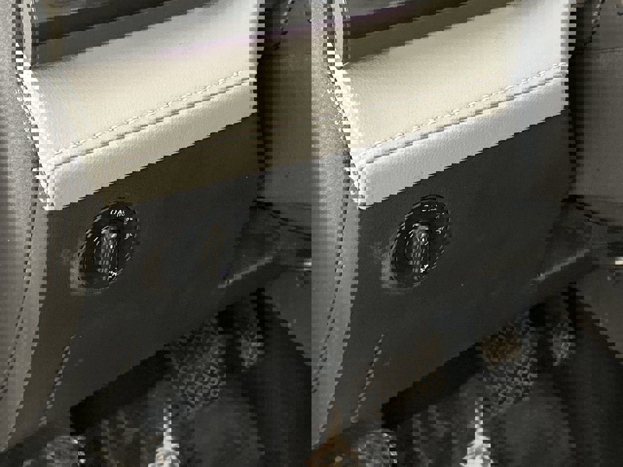 Used 2022 Volkswagen Taos SEL image 13