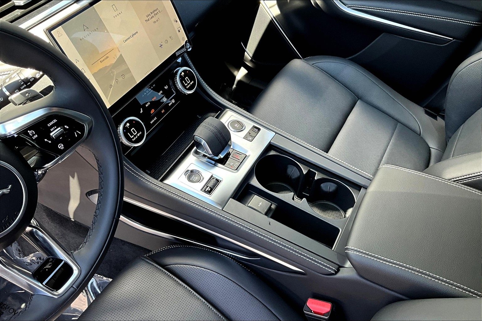 New 2026 Jaguar F-PACE R-Dynamic S image 8