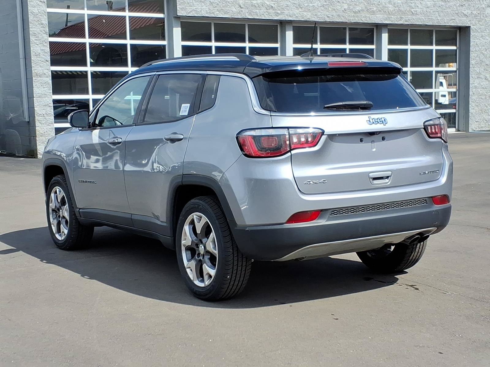 Used 2018 Jeep Compass Limited w/ Navigation Group AWD/4WD image 3
