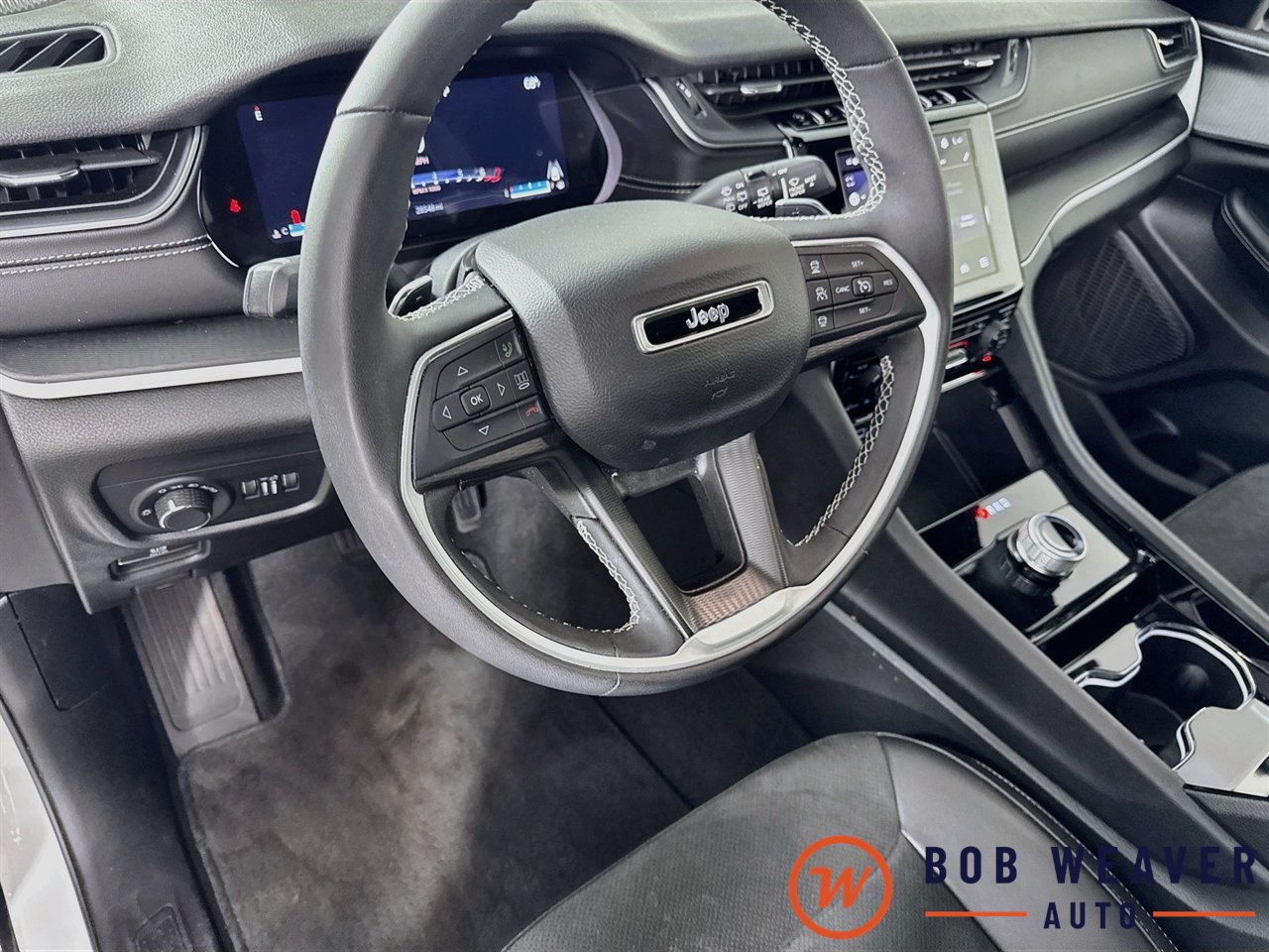 Used 2023 Jeep Grand Cherokee Altitude AWD/4WD image 11