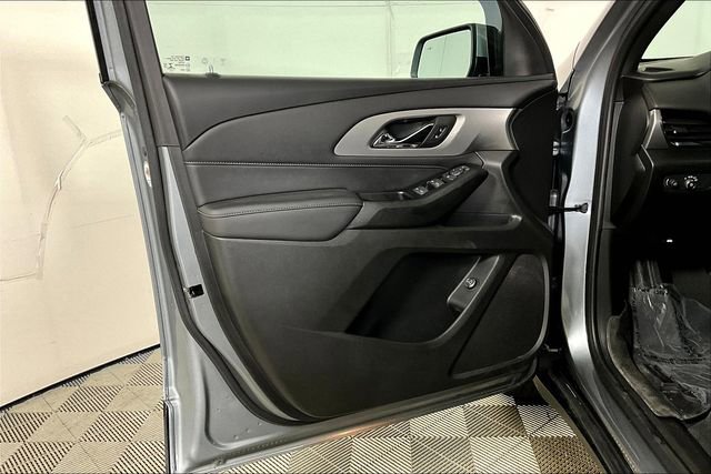 Used 2023 Chevrolet Traverse LT image 23
