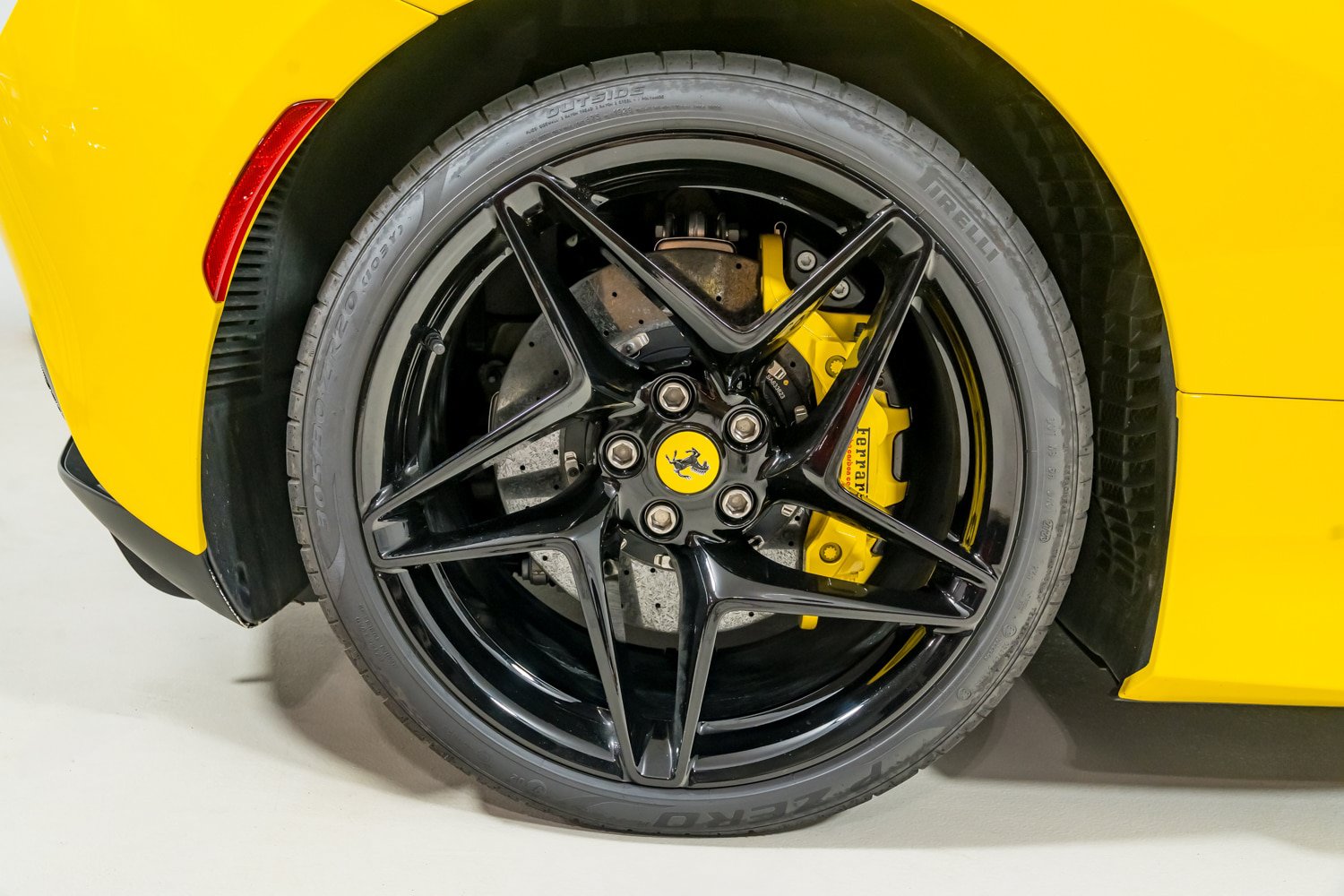 Used 2022 Ferrari F8 Tributo RWD image 25