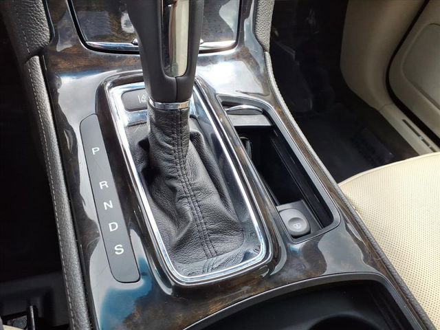 Used 2013 Lincoln MKS AWD image 26