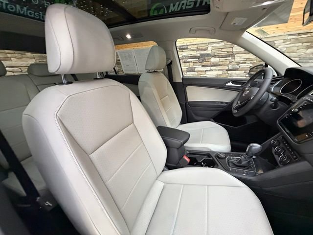 Used 2021 Volkswagen Tiguan SE w/ Panoramic Sunroof Package AWD/4WD image 15