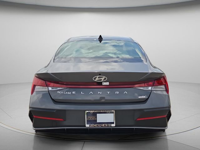 Used 2025 Hyundai Elantra Limited w/ Cargo Package FWD image 5