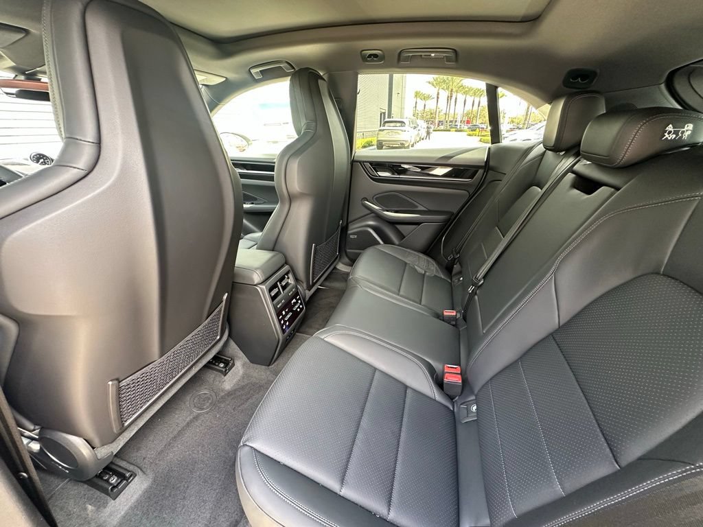 Used 2026 Porsche Macan Electric RWD image 38