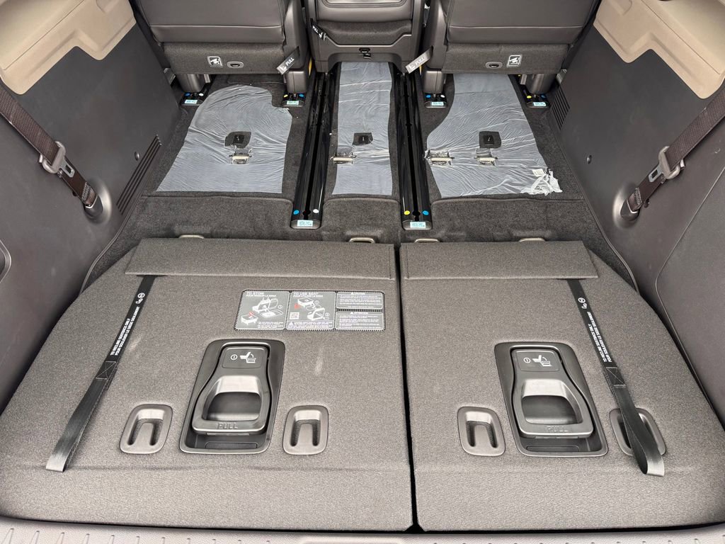 New 2026 Kia Carnival FWD image 13