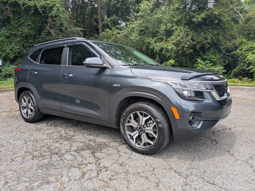 Used 2023 Kia Seltos EX AWD/4WD image 2