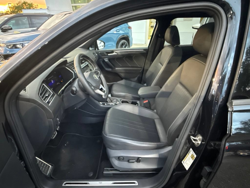 Used 2023 Volkswagen Tiguan SE R-Line AWD/4WD image 11