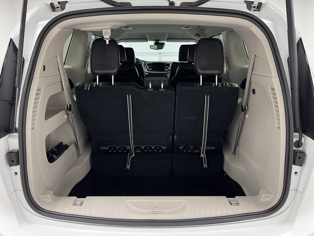 Used 2024 Chrysler Pacifica Touring-L FWD image 49