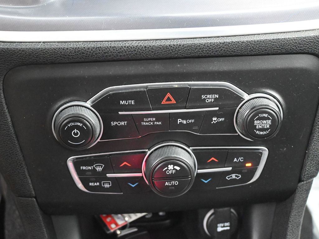 Used 2019 Dodge Charger SXT image 14