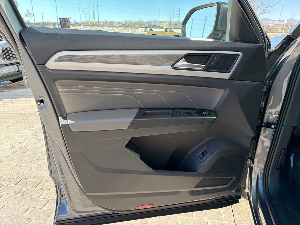 Used 2023 Volkswagen Atlas Cross Sport SE w/ Panoramic Sunroof Package image 12