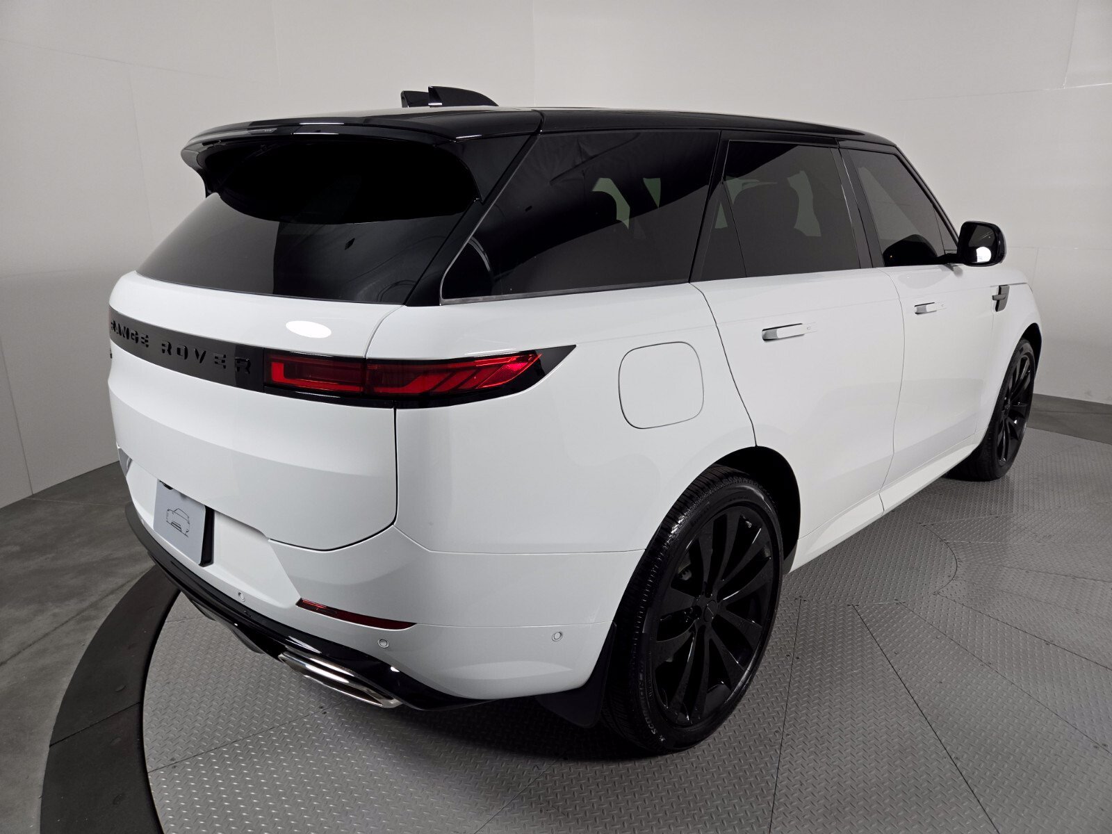 New 2026 Land Rover Range Rover Sport Dynamic SE AWD/4WD image 2