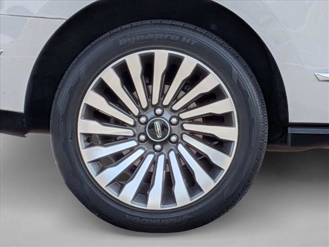 Used 2019 Lincoln Navigator Reserve image 21