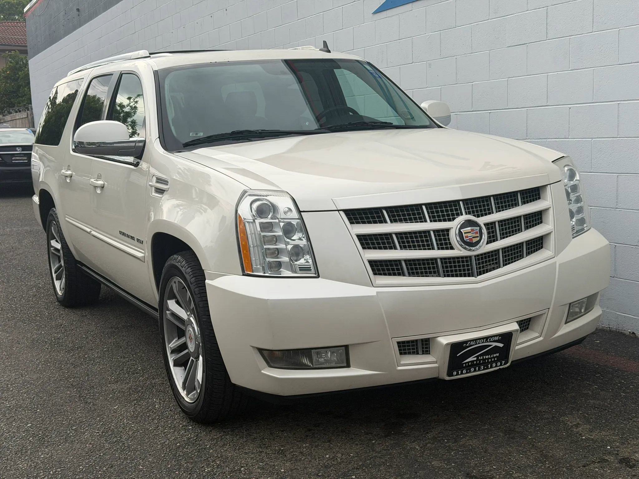 Used 2014 Cadillac Escalade ESV Premium AWD/4WD image 7