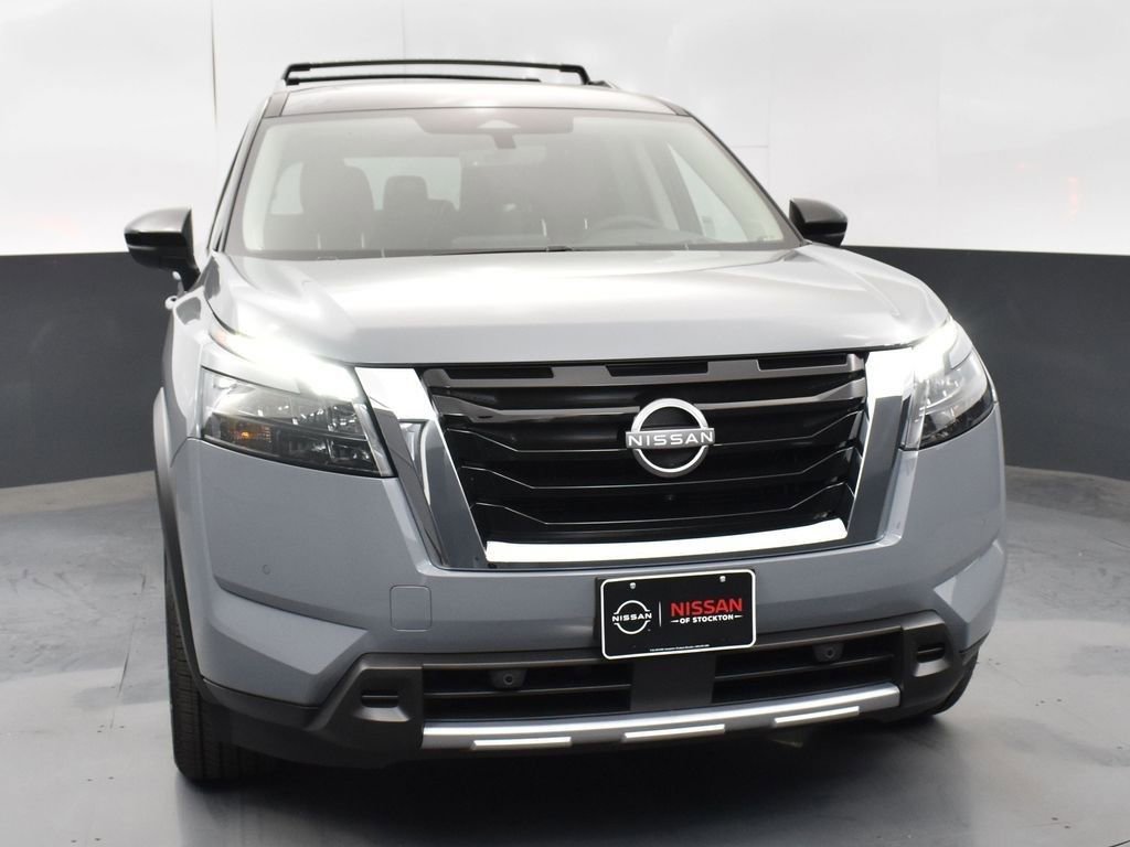 New 2025 Nissan Pathfinder Platinum w/ Cargo Package image 3