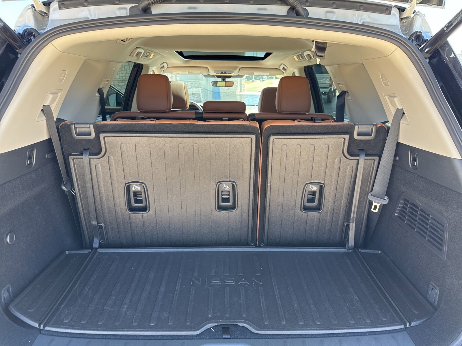 Used 2025 Nissan Pathfinder Platinum w/ Cargo Package image 13