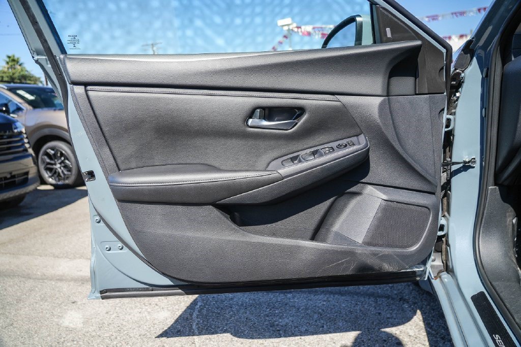 Used 2024 Nissan Sentra SV FWD image 18