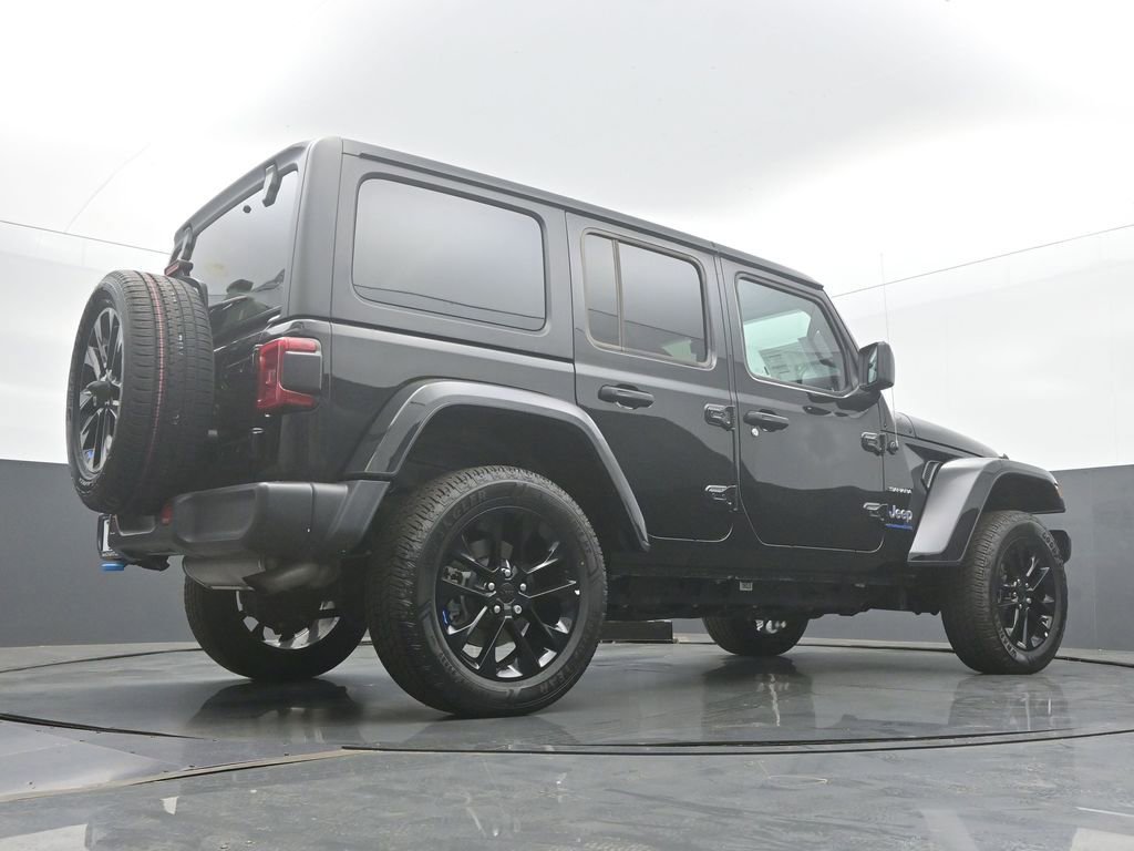 Used 2023 Jeep Wrangler Unlimited Sahara w/ Cold Weather Group AWD/4WD image 49