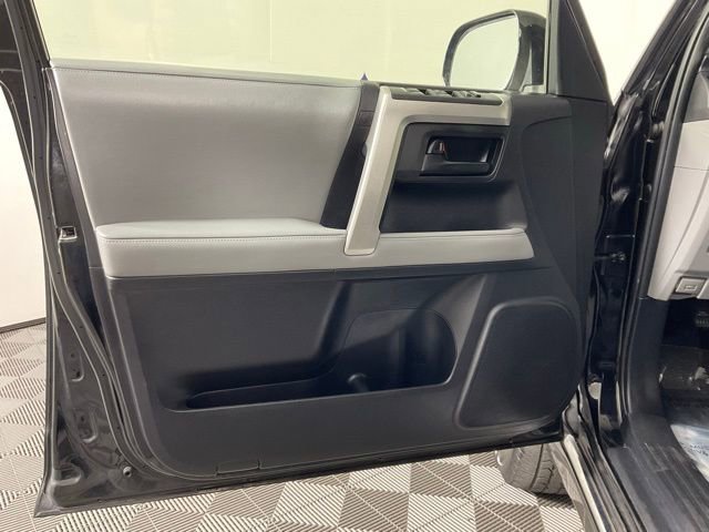 Used 2013 Toyota 4Runner SR5 image 12