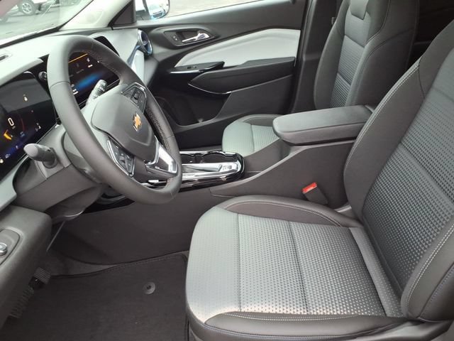 New 2026 Chevrolet Trax LT w/ LT Convenience Package FWD image 11