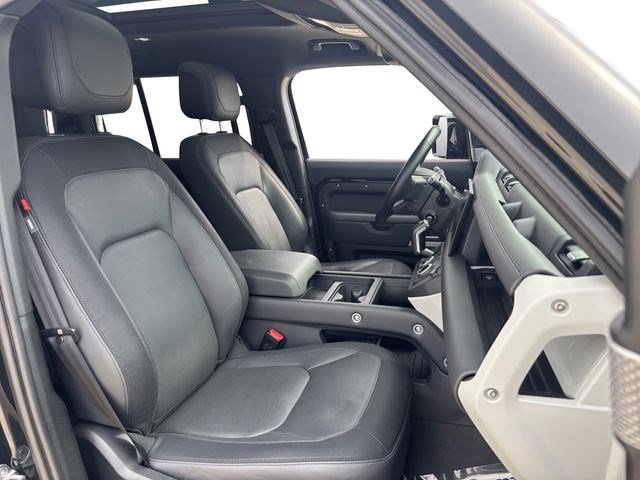 Used 2023 Land Rover Defender 130 X-Dynamic SE image 19