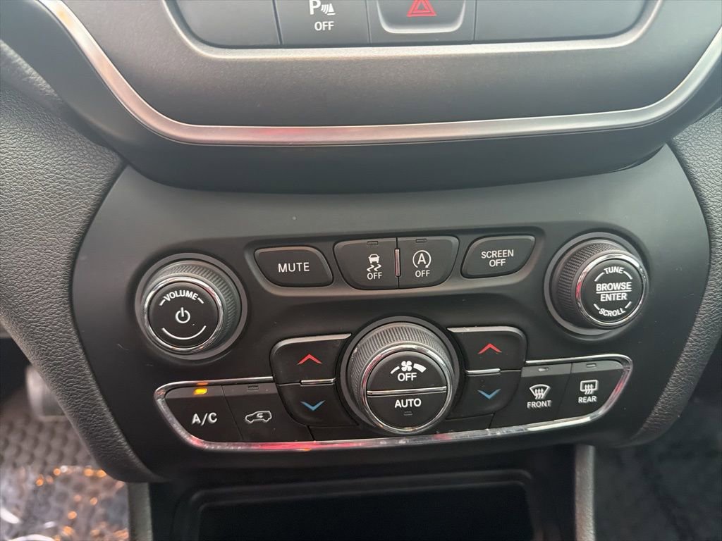 Used 2019 Jeep Cherokee Trailhawk image 26