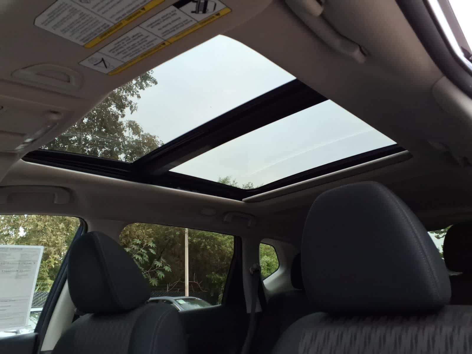 Used 2018 Nissan Rogue SV w/ Sun & Sound Touring Package FWD image 14
