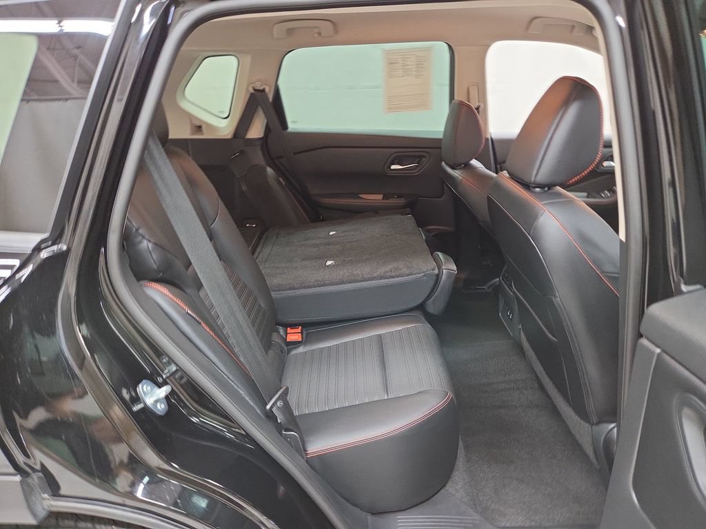 Used 2025 Nissan Rogue SV AWD/4WD image 11