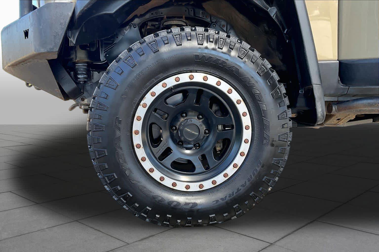 Used 2011 Toyota FJ Cruiser 4WD w/ Upgrade Pkg image 10