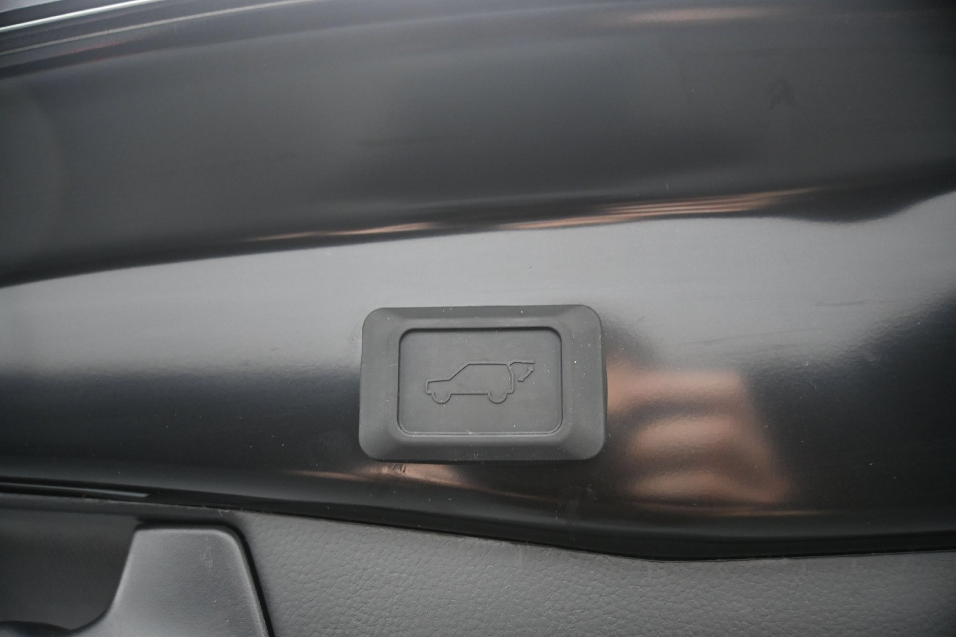 Used 2025 Toyota RAV4 Limited w/ Weather Package AWD/4WD image 16