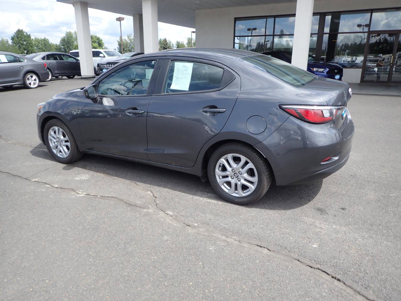 Used 2017 Toyota Yaris iA FWD image 3