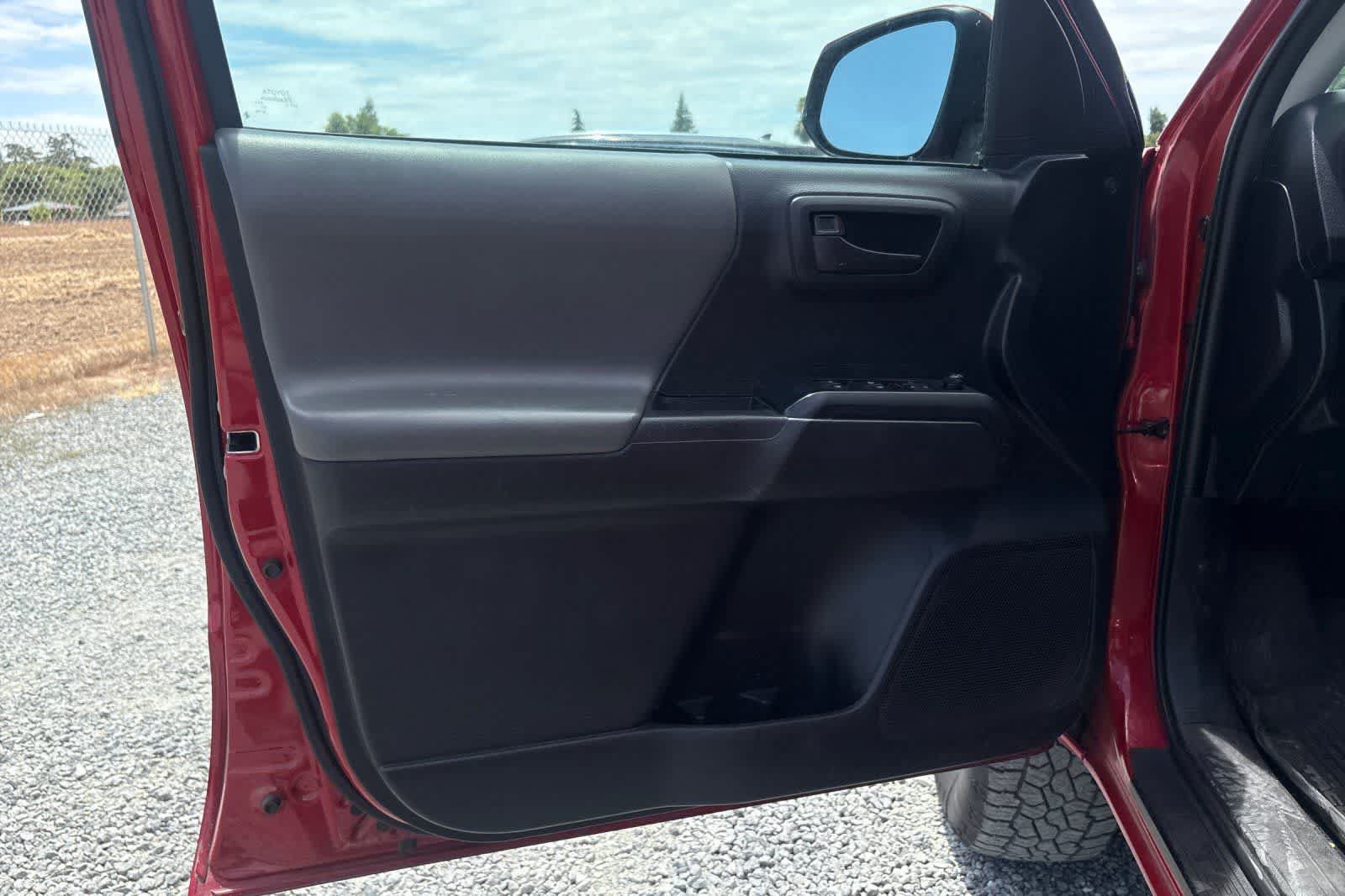 Used 2020 Toyota Tacoma SR w/ SR Convenience Package RWD image 15