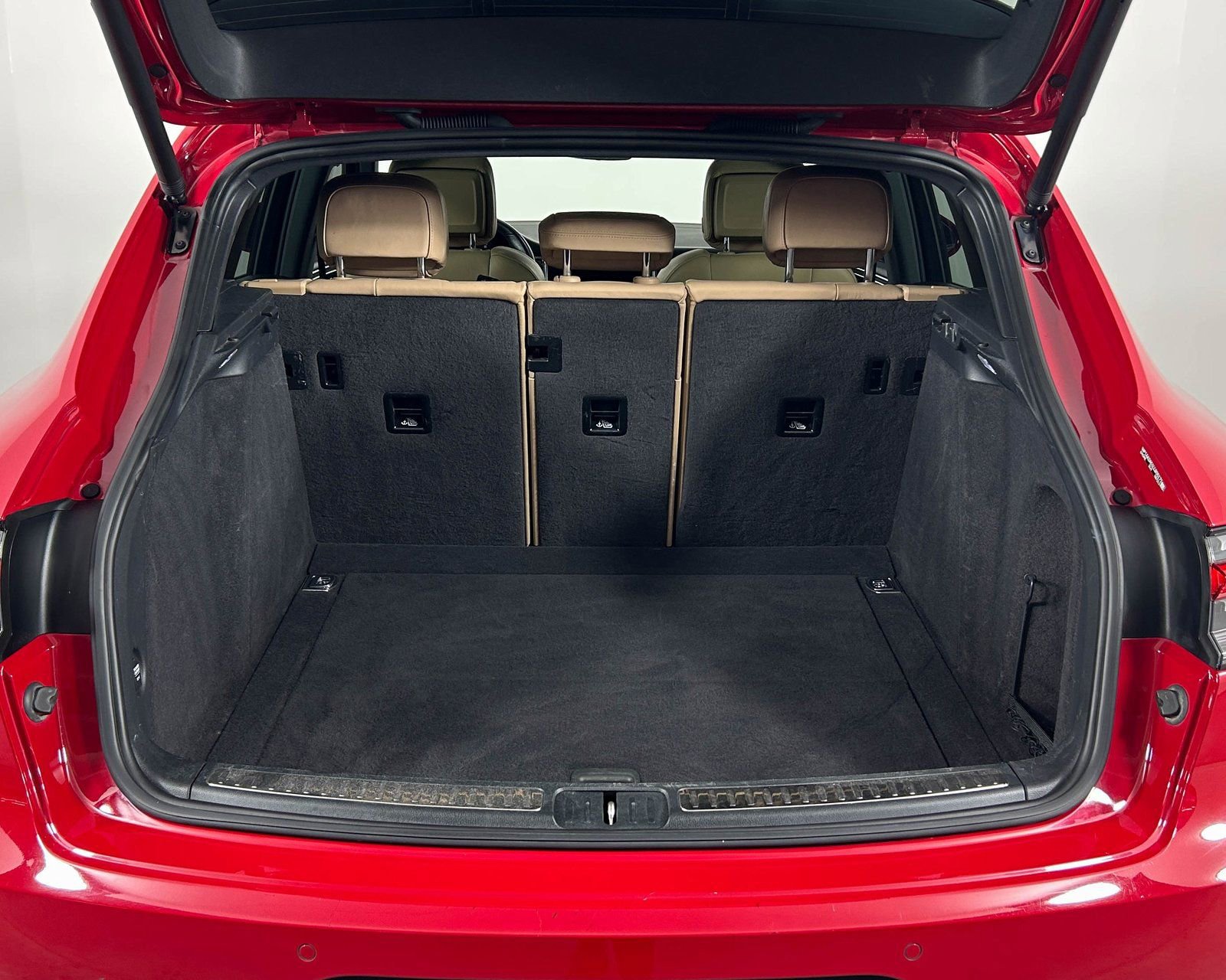 Used 2020 Porsche Macan image 29