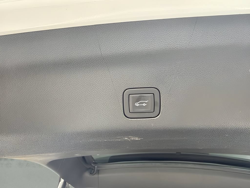 Used 2025 Chevrolet Suburban Z71 AWD/4WD image 21