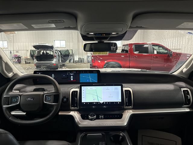 Used 2025 Ford Expedition Active AWD/4WD image 9