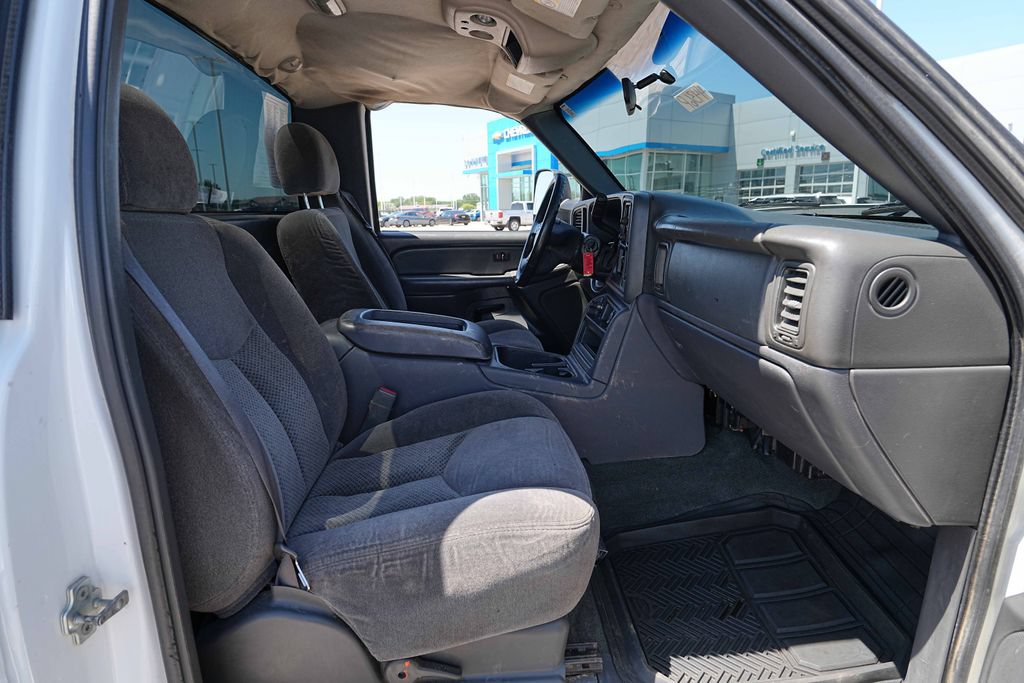 Used 2006 Chevrolet Silverado 2500 W/T w/ Heavy-Duty Power Package AWD/4WD image 18